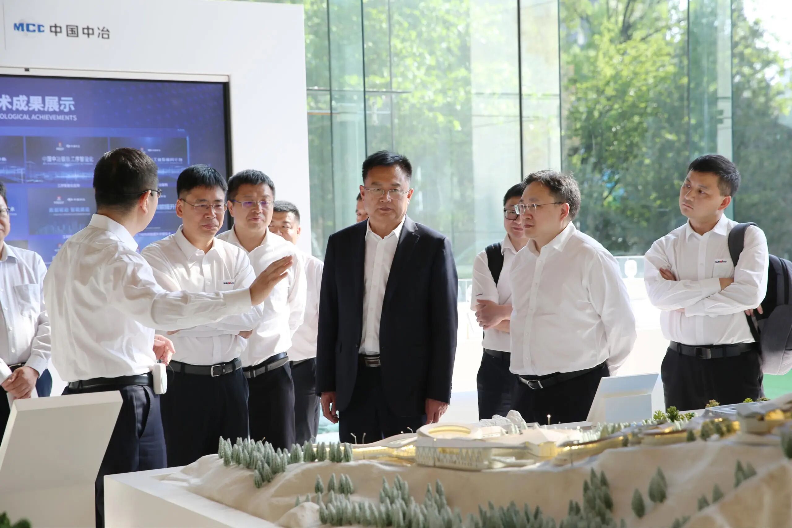 j9国际集团智能党委书记、董事长付向东率队造访中国中冶，推动构建合作共赢新标杆